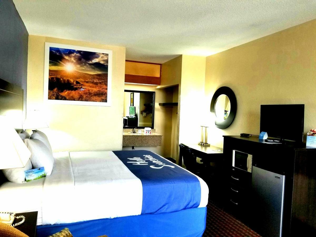 Days Inn By Wyndham Easley West Of Greenville/Clemson Area מראה חיצוני תמונה