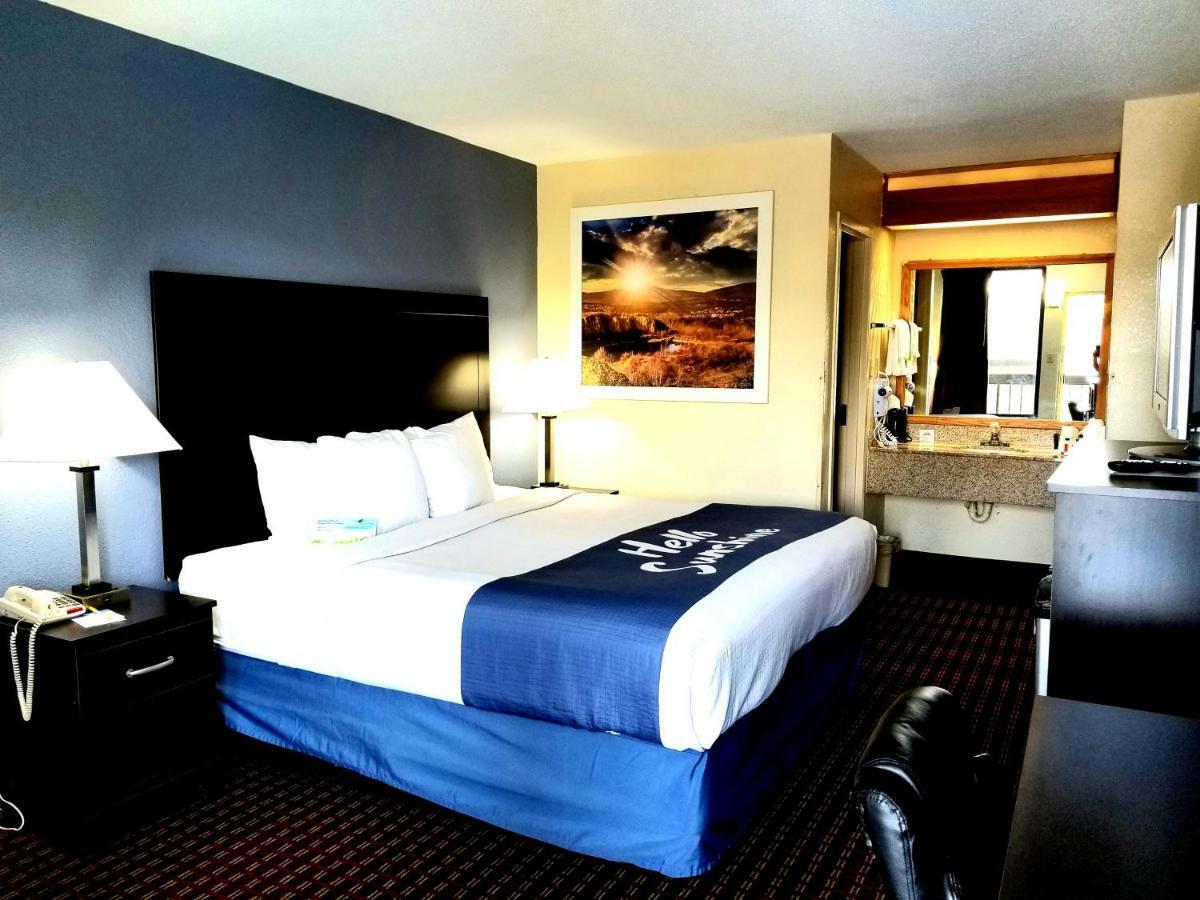 Days Inn By Wyndham Easley West Of Greenville/Clemson Area מראה חיצוני תמונה